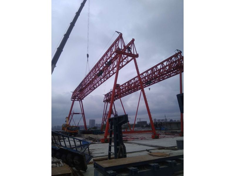 安徽明光至巢湖高速公路滁州段MC-LJ04標(biāo)，采購(gòu)高遠(yuǎn)重型MG8010t-32m-9m龍門吊二臺(tái)、MH10t-32m-9龍門吊三臺(tái)生產(chǎn)中